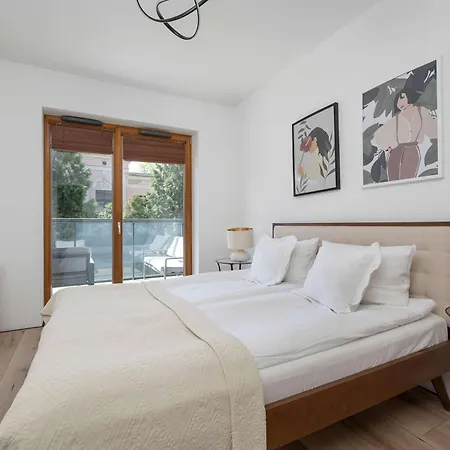 Air Conditioned In Center By The River With Parking By Renters Διαμέρισμα