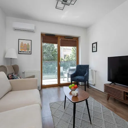 Air Conditioned In Center By The River With Parking By Renters Διαμέρισμα Βρότσλαβ
