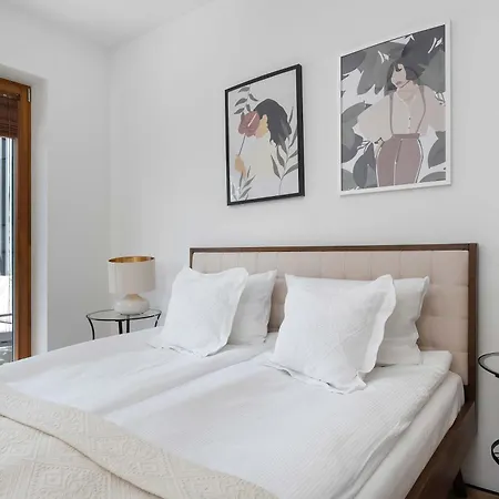Air Conditioned In Center By The River With Parking By Renters Διαμέρισμα