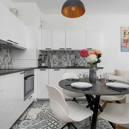 Air Conditioned In Center By The River With Parking By Renters Βρότσλαβ