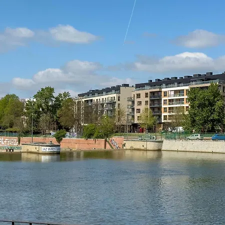 Air Conditioned In Center By The River With Parking By Renters Βρότσλαβ